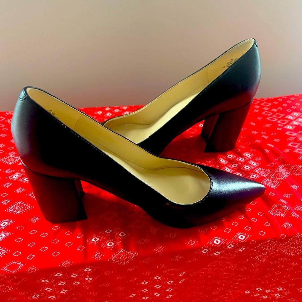Ladies size 9 Nine West 3 inch tall black pumps